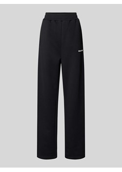 Spodnie dresowe o kroju regular fit z nadrukiem z logo ze sklepu Peek&Cloppenburg  w kategorii Spodnie damskie - zdjęcie 174005996