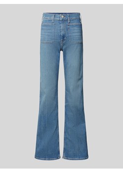Jeansy z poszerzaną nogawką i nakładanymi,wpuszczanymi kieszeniami ze sklepu Peek&Cloppenburg  w kategorii Jeansy damskie - zdjęcie 174009406