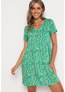 Zielona Krótka Sukienka Letnia  w Geometryczny Wzór z Wiskozy Xenivia ze sklepu Born2be Odzież w kategorii Sukienki - zdjęcie 174016426