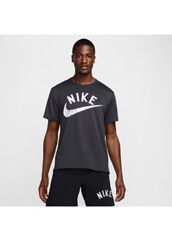 Męska koszulka z krótkim rękawem do biegania Dri-FIT Nike Miler - Szary ze sklepu Nike poland w kategorii T-shirty męskie - zdjęcie 174019746