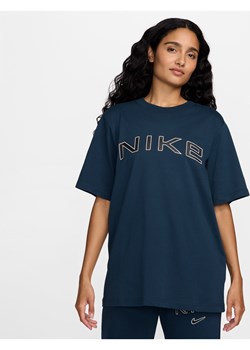 Damski T-shirt o luźnym kroju z krótkim rękawem i grafiką Nike Sportswear - Niebieski ze sklepu Nike poland w kategorii Bluzki damskie - zdjęcie 174019878