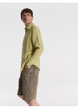 Reserved - Jeansowe szorty regular fit - brązowy ze sklepu Reserved w kategorii Spodenki męskie - zdjęcie 174023335
