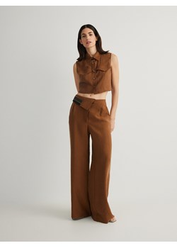 Reserved - Spodnie z ozdobnym pasem - brązowy ze sklepu Reserved w kategorii Spodnie damskie - zdjęcie 174023407