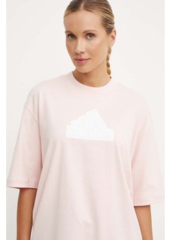 adidas t-shirt bawełniany Future Icons damski kolor różowy IX6830 ze sklepu ANSWEAR.com w kategorii Bluzki damskie - zdjęcie 174035618