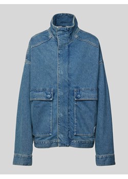 Kurtka jeansowa z naszywką z logo model ‘EASY’ ze sklepu Peek&Cloppenburg  w kategorii Kurtki damskie - zdjęcie 174037555