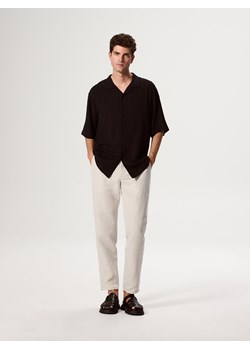 Reserved - Spodnie chino slim z lnem - beżowy ze sklepu Reserved w kategorii Spodnie męskie - zdjęcie 174042349