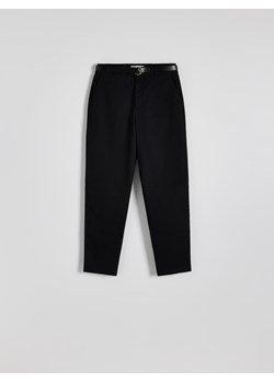 Reserved - Spodnie chino z paskiem - czarny ze sklepu Reserved w kategorii Spodnie damskie - zdjęcie 174046957