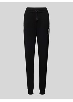 Spodnie dresowe o kroju slim fit z nadrukiem z logo ze sklepu Peek&Cloppenburg  w kategorii Spodnie damskie - zdjęcie 174052609