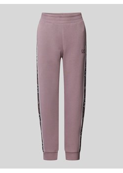 Spodnie dresowe o kroju tapered fit z paskami z logo ze sklepu Peek&Cloppenburg  w kategorii Spodnie damskie - zdjęcie 174052635