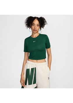 Damski T-shirt o krótkim dopasowanym kroju Nike Sportswear Essential - Zieleń ze sklepu Nike poland w kategorii Bluzki damskie - zdjęcie 174056947