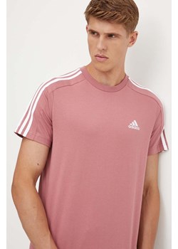 adidas t-shirt bawełniany Essentials męski kolor różowy z aplikacją IX0157 ze sklepu ANSWEAR.com w kategorii T-shirty męskie - zdjęcie 174063269