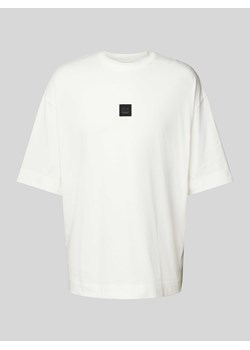 T-shirt o kroju oversized z naszywką z logo ze sklepu Peek&Cloppenburg  w kategorii T-shirty męskie - zdjęcie 174073779