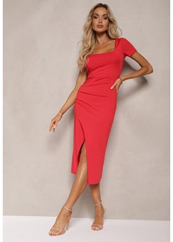 Czerwona Sukienka Midi z Kwadratowym Dekoltem i Drapowaniem Charloti ze sklepu Renee odzież w kategorii Sukienki - zdjęcie 174082979