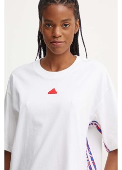 adidas t-shirt bawełniany Express damski kolor biały IW8638 ze sklepu ANSWEAR.com w kategorii Bluzki damskie - zdjęcie 174083588