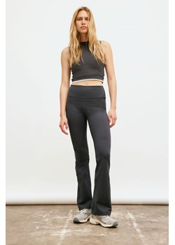 H & M - Rozszerzane legginsy sportowe DryMove - Szary ze sklepu H&M w kategorii Spodnie damskie - zdjęcie 174087937