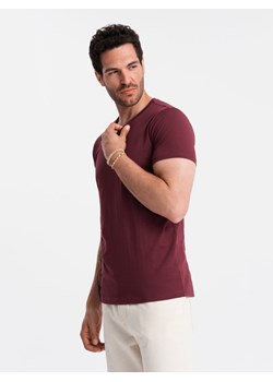 Bawełniana klasyczna męska koszulka z dekoltem w serek BASIC – bordowa V10 OM-TSBS-0145 ze sklepu ombre w kategorii T-shirty męskie - zdjęcie 174093036