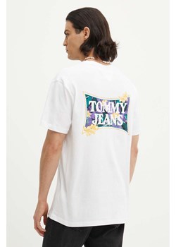 Tommy Jeans t-shirt bawełniany męski kolor biały z nadrukiem DM0DM18562 ze sklepu ANSWEAR.com w kategorii T-shirty męskie - zdjęcie 174096527