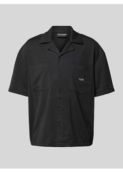 Koszula casualowa o pudełkowym kroju z fakturowanym wzorem model ‘WYTON’ ze sklepu Peek&Cloppenburg  w kategorii Koszule męskie - zdjęcie 174096709