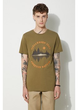 Fjallraven t-shirt bawełniany  Forest Mirror kolor zielony z nadrukiem F87045-560 ze sklepu PRM w kategorii T-shirty męskie - zdjęcie 174097878