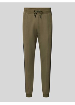 Spodnie dresowe o kroju regular fit z nadrukiem z logo model ‘MICKEY’ ze sklepu Peek&Cloppenburg  w kategorii Spodnie męskie - zdjęcie 174117008