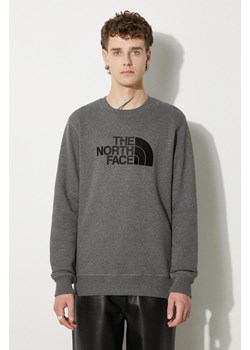 The North Face bluza męska kolor szary z aplikacją NF0A4SVRGVD1-GVD1 ze sklepu PRM w kategorii Bluzy męskie - zdjęcie 174118936