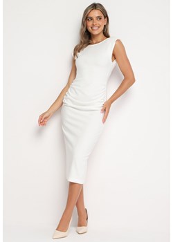 Biała Taliowana Sukienka Bez Rękawów z Ozdobnym Marszczeniem Lunala ze sklepu Born2be Odzież w kategorii Sukienki - zdjęcie 174138819