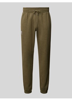Spodnie dresowe o kroju regular fit z wyhaftowanym logo ze sklepu Peek&Cloppenburg  w kategorii Spodnie męskie - zdjęcie 174146215