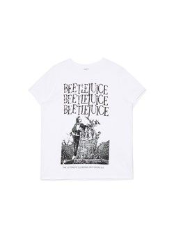Cropp - Koszulka oversize z Beetlejuice - biały - id: 050AS-00X - marki Cropp - 174146636 Cropp - Koszulka oversize z Beetlejuice - biały ze sklepu Cropp w kategorii Bluzki damskie - zdjęcie 174146636