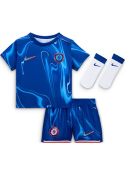 Trzyczęściowy strój piłkarski dla niemowląt i maluchów Nike Chelsea F.C. Stadium 2024/25 (wersja domowa) – replika - Niebieski ze sklepu Nike poland w kategorii Odzież dla niemowląt - zdjęcie 174148558