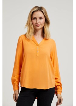 Koszula z dekoltem w serek z guzikami pomarańczowa ze sklepu Moodo.pl w kategorii Koszule damskie - zdjęcie 174151775