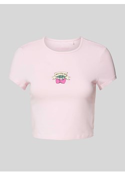Krótki T-shirt z okrągłym dekoltem ze sklepu Peek&Cloppenburg  w kategorii Bluzki damskie - zdjęcie 174151839