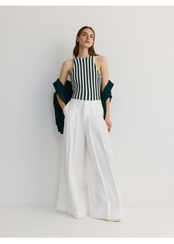 Reserved - Szerokie spodnie z plisami - biały ze sklepu Reserved w kategorii Spodnie damskie - zdjęcie 174168266