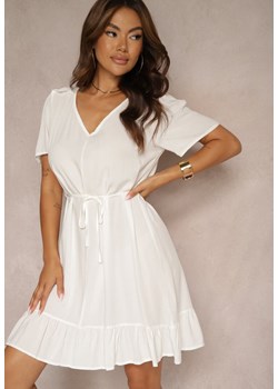 Biała Sukienka o Pudełkowym Kroju z Paskiem w Talii i Falbaną Credela ze sklepu Renee odzież w kategorii Sukienki - zdjęcie 174169765