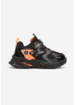 Czarne Płaskie Buty Sportowe Sneakersy z Tłoczoną Podeszwą Skórzaną Wkładką i Perforacją Carmelba ze sklepu born2be.pl w kategorii Buty sportowe dziecięce - zdjęcie 174181566