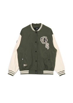 Cropp - Oliwkowa kurtka bomber z naszywkami - zielony ze sklepu Cropp w kategorii Kurtki damskie - zdjęcie 174288908