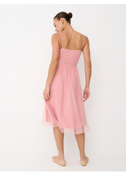 Mohito - Błyszcząca pudrowa sukienka midi - różowy ze sklepu Mohito w kategorii Sukienki - zdjęcie 174292368