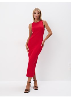 Mohito - Dopasowana sukienka midi - czerwony ze sklepu Mohito w kategorii Sukienki - zdjęcie 174292518