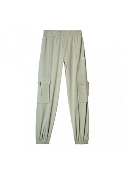 Damskie spodnie dresowe joggery Guess Aurlie Cargo Pants - zielone ze sklepu Sportstylestory.com w kategorii Spodnie damskie - zdjęcie 174388628