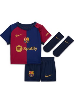 Trzyczęściowy strój piłkarski dla niemowląt i maluchów Nike FC Barcelona Stadium 2024 (wersja domowa) – replika - Niebieski ze sklepu Nike poland w kategorii Odzież dla niemowląt - zdjęcie 174505956