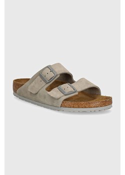 Birkenstock klapki zamszowe Arizona męskie kolor szary 1028603 ze sklepu PRM w kategorii Klapki męskie - zdjęcie 174537847