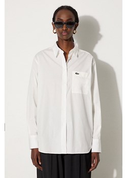 Lacoste koszula bawełniana damska kolor biały relaxed z kołnierzykiem klasycznym ze sklepu PRM w kategorii Koszule damskie - zdjęcie 174538537