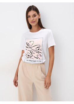 Mohito - Bawełniany t-shirt z nadrukiem - biały ze sklepu Mohito w kategorii Bluzki damskie - zdjęcie 174548275