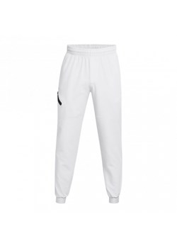 Męskie spodnie treningowe Under Armour UA Unstoppable Joggers - białe ze sklepu Sportstylestory.com w kategorii Spodnie męskie - zdjęcie 174562228