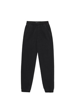Cropp - Czarne jeansowe joggery - czarny ze sklepu Cropp w kategorii Spodnie damskie - zdjęcie 174563295