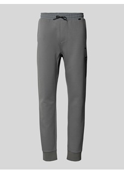 Spodnie dresowe z elastycznym pasem model ‘Hadiko’ ze sklepu Peek&Cloppenburg  w kategorii Spodnie męskie - zdjęcie 174572867