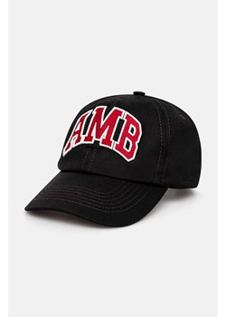 AMBUSH czapka z daszkiem bawełniana Baseball Cap Tap kolor czarny z aplikacją BMLB002F24FAB0011028 ze sklepu PRM w kategorii Czapki z daszkiem męskie - zdjęcie 174574365