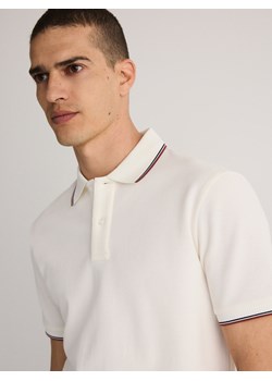 Reserved - Polo regular z merceryzowanej bawełny - złamana biel ze sklepu Reserved w kategorii T-shirty męskie - zdjęcie 174578295