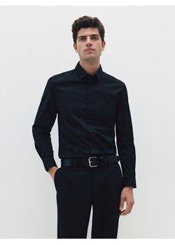 Reserved - Gładka koszula slim fit - czarny ze sklepu Reserved w kategorii Koszule męskie - zdjęcie 174586008