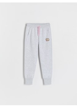 Reserved - Spodnie dresowe Pusheen - jasnoszary ze sklepu Reserved w kategorii Spodnie dziewczęce - zdjęcie 174590967