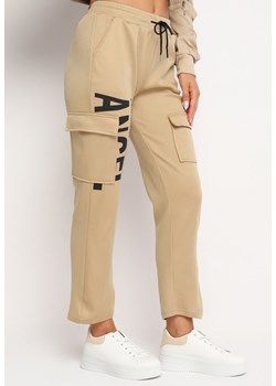 Beżowe Spodnie Dresowe z Ozdobnym Napisem i Szerokimi Kieszeniami Terilane ze sklepu Born2be Odzież w kategorii Spodnie damskie - zdjęcie 174600096